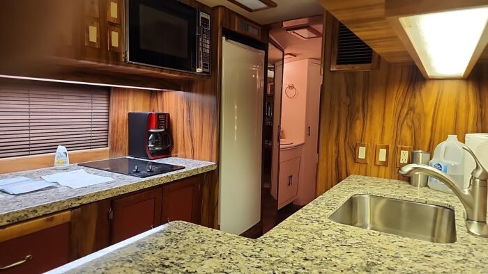 1982 MCI Custom Coach Motor Home - Image 7